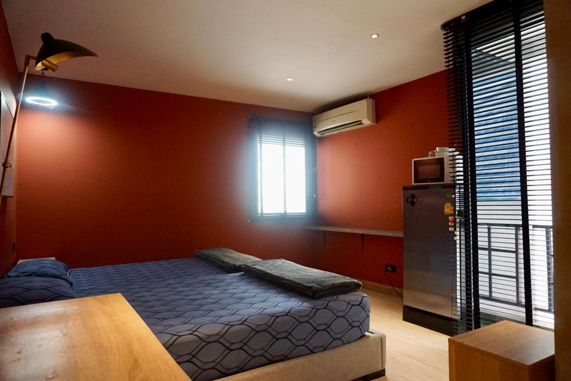 Silom Soi 3 Hash Apartment Hip And Funky With Rooftop View Бангкок Екстер'єр фото