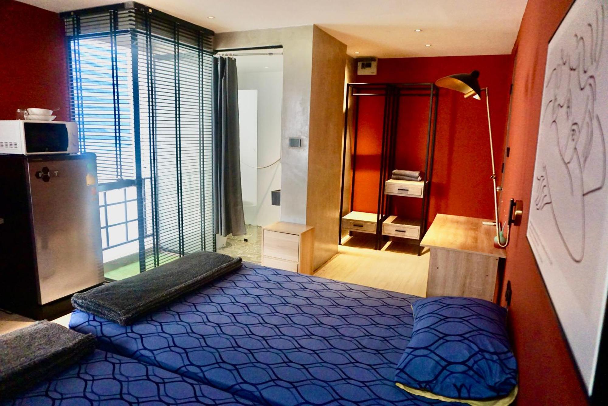 Silom Soi 3 Hash Apartment Hip And Funky With Rooftop View Бангкок Екстер'єр фото