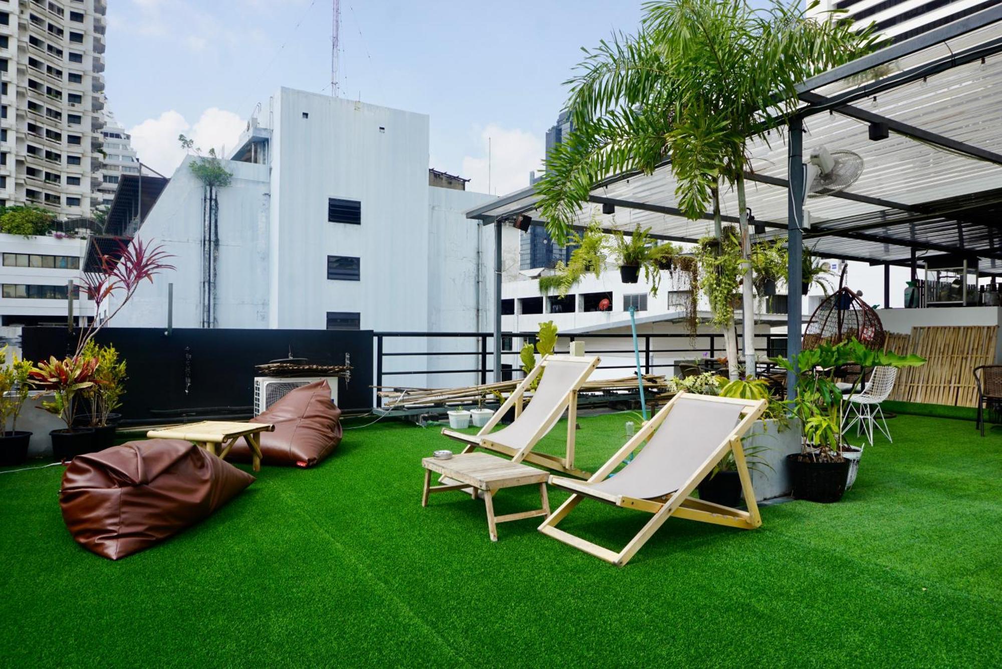 Silom Soi 3 Hash Apartment Hip And Funky With Rooftop View Бангкок Екстер'єр фото